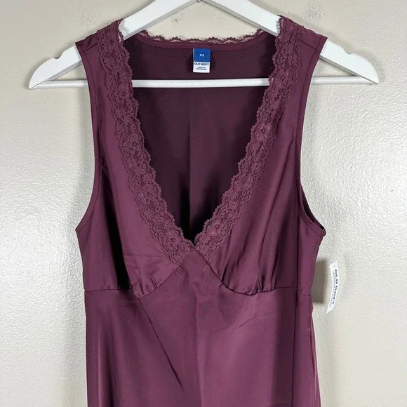 Old Navy Women's XS Slip Dress Burgundy Lace Trim V-Neck Midi NEW - Picture 3 of 8